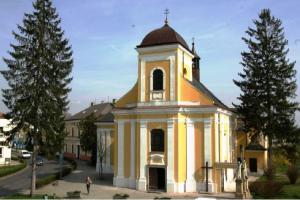 Kostel sv. Jiljí v Chropyni tvoří její dominantu