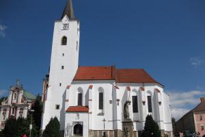 Kostel sv.Michaela je dominantou Pacova
