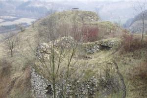 Na bájemi opředeném místě Tetín stával středověký hrad