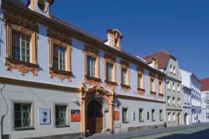 Severočeská galerie výtvarného umění zve na výstavu Iva Hüttnerová
