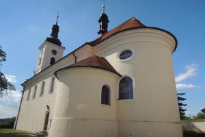 Dominantu Hrochova Týnce tvoří kostel sv. Martina