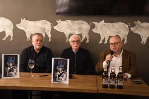 Cesty s Bohumilem Hrabalem na 278 stranách a 11 mapách