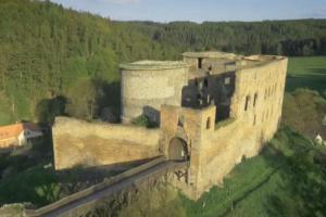 Hrad Krakovec reprezentuje jeden z vrcholů vývoje české hradní architektury 14. století