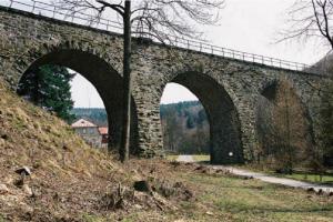 Viadukt v Kryštofově údolí-Novině je významná technická památka konce 19. století Viadukt v Kryštofově údolí-Novině je významná technická památka konce 19. století