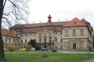 Na zámku v Měšicích působil Josef Dobrovský