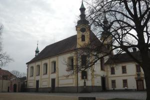Kostel Nejsvětější Trojice v Opočně je rodinnou hrobkou Trčků z Lípy