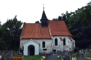 Kostel sv. Klimenta na Práchni stojí v areálu někdejšího přemyslovského hradiště Kostel sv. Klimenta na Práchni stojí v areálu někdejšího přemyslovského hradiště