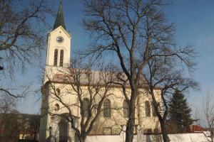 Kostel sv. Václava v Mníšku pod Brdy skrývá obraz Petra Brandla