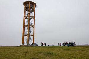 Turisty dělí od jedinečné vyhlídky třiaosmdesát schodů Turisty dělí od jedinečné vyhlídky třiaosmdesát schodů