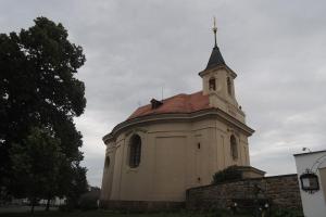 Kostel sv.Petra v okovech ve Velence je dílem Kiliána Ignáce Dienzenhofera Kostel sv.Petra v okovech ve Velence je dílem Kiliána Ignáce Dienzenhofera