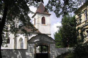 Kostel sv. Jiří v Hradci stojí na akropoli slovanského hradiště