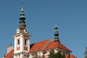 Dominantou obce Polešovice je kostel sv.Petra a Pavla