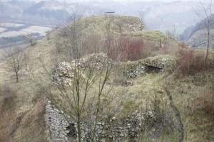 Na bájemi opředeném místě Tetín stával středověký hrad