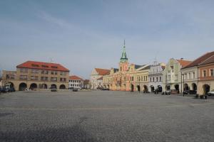 Mělník se vypíná nad soutokem dvou největších českých řek Labe a Vltavy Mělník se vypíná nad soutokem dvou největších českých řek Labe a Vltavy