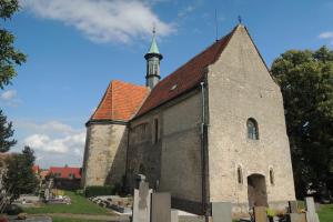 Kostel Nalezení sv.Kříže je dominantou Bříství