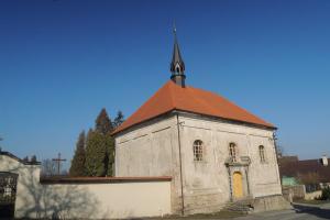 Kostel sv. Jana Křtitele je jednoduchá barokní stavba