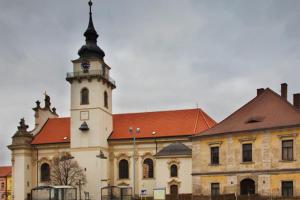 Kostel sv. Bartoloměje představuje jeden z nejkrásnějších příkladů slohové vyhraněnosti