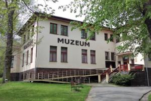 Sládečkovo vlastivědné muzeum v Kladně zve na výstavu Kněžna sv. Ludmila – 1100 let Sládečkovo vlastivědné muzeum v Kladně zve na výstavu Kněžna sv. Ludmila – 1100 let