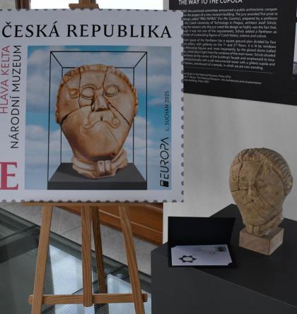 Nová poštovní známka s unikátním předmětem s hlavou Kelta z archeologické sbírky Národního muzea