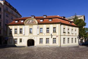 Náprstkovo muzeum připravilo nový edukační program: „Svět ve vitríně“