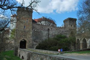 Hrad Bítov má dva kamenné mosty