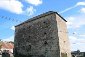 Nad údolím potoka Bradlavy stojí "Barbora"