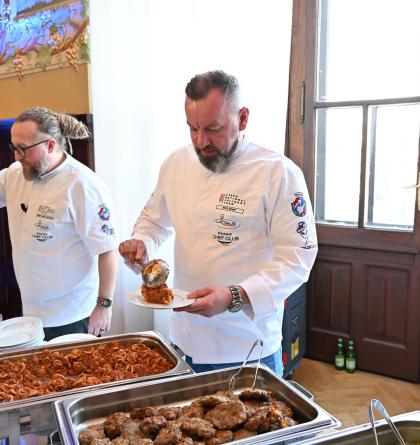 Známe nové sezónní menu a další novinky na palubách jídelních vozů Českých drah