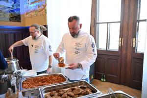 Známe nové sezónní menu a další novinky na palubách jídelních vozů Českých drah