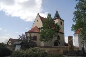 Kostel sv. Václava je architektonickou perlou Hrusic