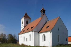 Kostel sv. Martina v Polné na Šumavě je významným urbanistickým prvkem Kostel sv. Martina v Polné na Šumavě je významným urbanistickým prvkem
