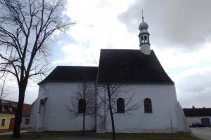 Kostel sv. Václava v Lomnici nad Lužnicí byl původně hradní kaplí