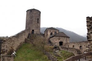 Hrad Střekov střeží labskou cestu