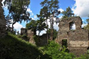 Hrad Frejštejn byl součástí pevnostní linie hradů chránících českou hranici Hrad Frejštejn byl součástí pevnostní linie hradů chránících českou hranici