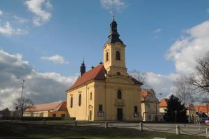 Na místě loretánské kaple stojí barokní kostel Na místě loretánské kaple stojí barokní kostel