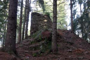 Hrad Aueršperk založili pánové erbu zubří hlavy Hrad Aueršperk založili pánové erbu zubří hlavy