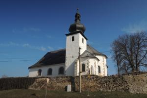 Kostel ve Starém Sedle skrývá hrobku Švamberků