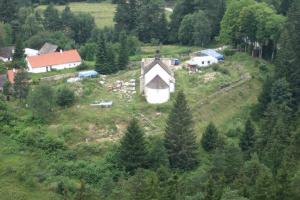 Naproti hradu Landštejn stával hrad dolnorakouských ministeriálů s kostelem sv. Jana Křtitele