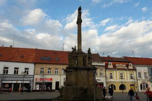 Mariánský sloup v Poděbradech je jedna z dominant významně dotvářející prostor náměstí Mariánský sloup v Poděbradech je jedna z dominant významně dotvářející prostor náměstí