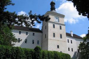 Zámek Březnice je spojen s historií lásky Filipíny Welserové s arcivévodou Ferdinandem Tyrolským