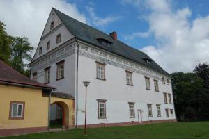Zámek v Horní Branné přežil i třicetiletou válku, dnes je v něm muzeum Zámek v Horní Branné přežil i třicetiletou válku, dnes je v něm muzeum