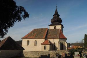 Kostel v Bělicích je dominantou obce