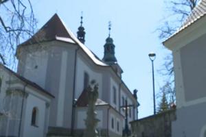 Kostel Nanebevzetí Panny Marie byl postaven z iniciativy děkana Jana Leopolda Mosbendera Kostel Nanebevzetí Panny Marie byl postaven z iniciativy děkana Jana Leopolda Mosbendera