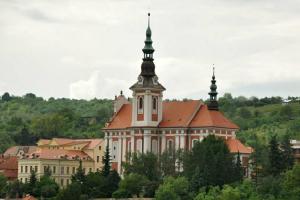 Dominantou obce Polešovice je kostel sv.Petra a Pavla