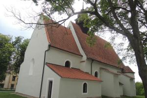 Kostel Všech svatých v Sudoměřicích u Bechyně pochází z 14.století