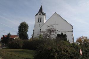 Kostel sv.Bartoloměje tvoří dominantu Trhového Štěpánova