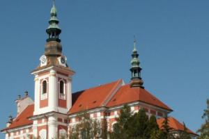 Dominantou obce Polešovice je kostel sv.Petra a Pavla