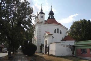 Kostel sv. Michala v Bechyni představuje jednu z nejstarších raně barokních centrál u nás
