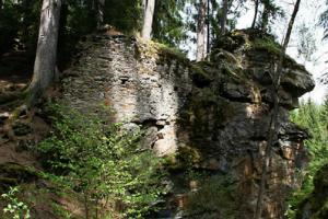 Hrad Hus byl sídlem zemského škůdce Habarta z Lopaty