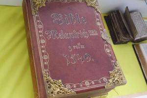 Uherské Hradiště hostí unikátní výstavu – Bible včera, dnes a zítra