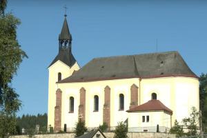Kostel sv.Bartoloměje v Batňovicích je dominantou obce Kostel sv.Bartoloměje v Batňovicích je dominantou obce